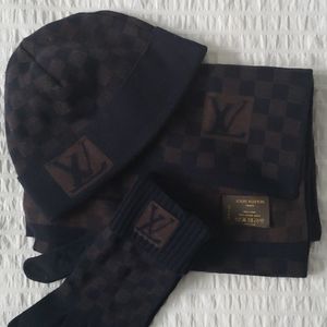 Men’s Louis Vuitton hat,scarf and gloves